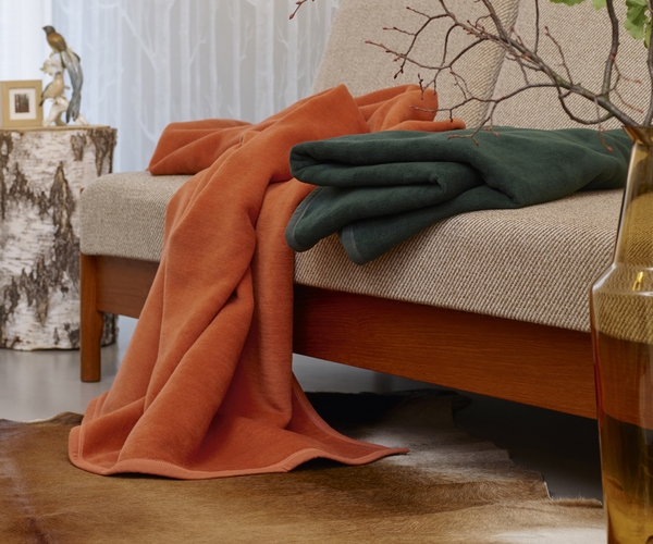 Bocasa - Soft & Cover - Uni - 220x240cm - 3 vers. Farben | Couchdecken.de -  Wohndecken Sofadecken Shop